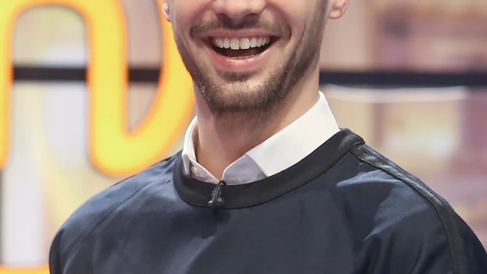 Štvrtý porotca v šou MasterChef: Stačí jeho úsmev a baby aj variť zabudnú!