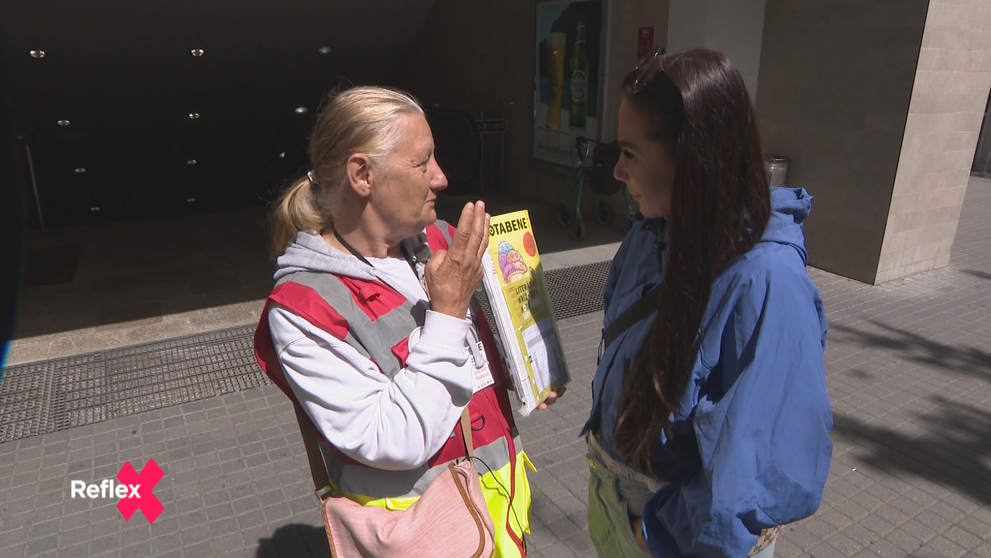 Živí ju predaj pouličného časopisu