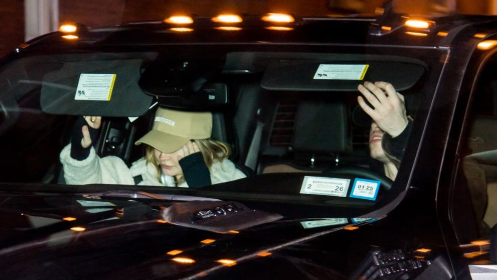 Najväčší sukničkár Hollywoodu je opäť voľný.  S priateľkou nevydržal ani rok