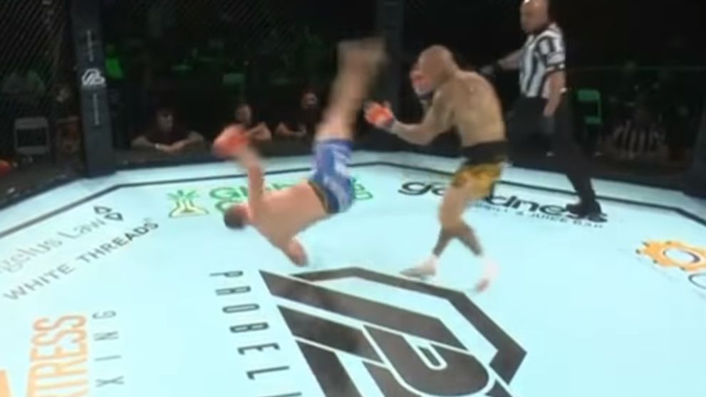 Francúz uspal súpera brutálnym akrobatickým kopom a ukončil tak jeho kariéru