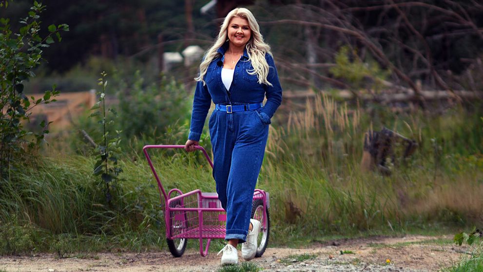 Evelyn si nečakane užila vzrušujúci večer: K telu si pustila sexy farmára!