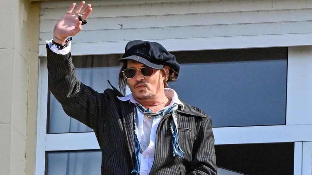 Detail, ktorý mnohým ušiel, no hovorí za všetko. Johnny Depp potešil Čechov