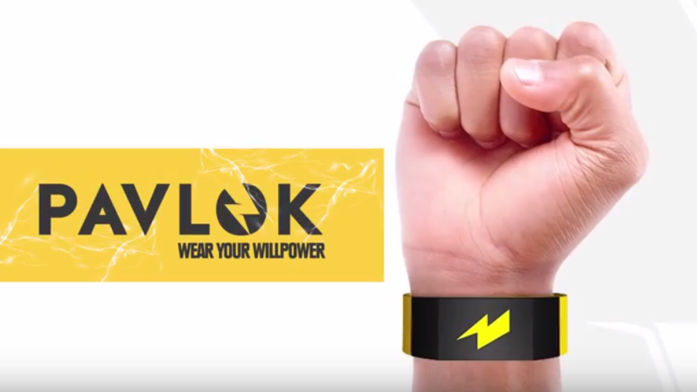 Vychytávka týždňa: Náramok, ktorý vám pri míňaní peňazí uštedrí elektrický šok