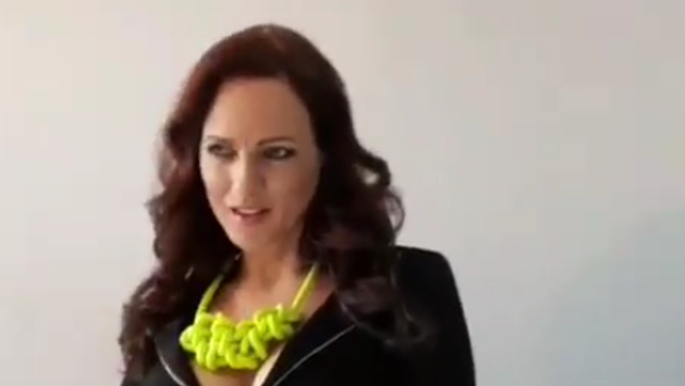 Pekelne sexy výstrih! Takto moderátorku Telerána ráno neuvidíte