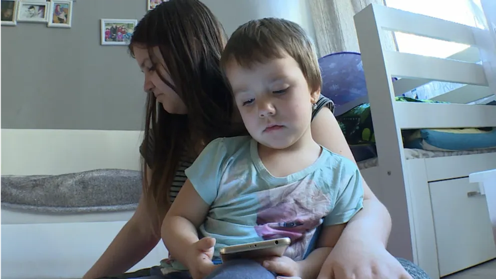 Zamenená manželka zmrzla. Neuveríte, čo rodičia nechali pozerať autistické dieťa!