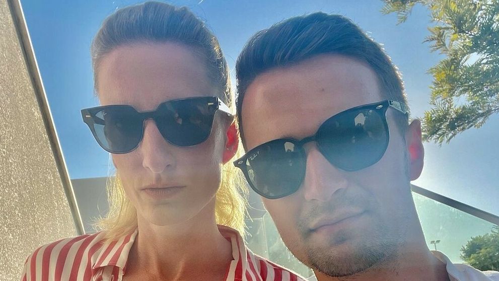 Takto ste Adelu ešte nevideli: Viktor ukázal svoju ženu v plavkách v sexy póze!