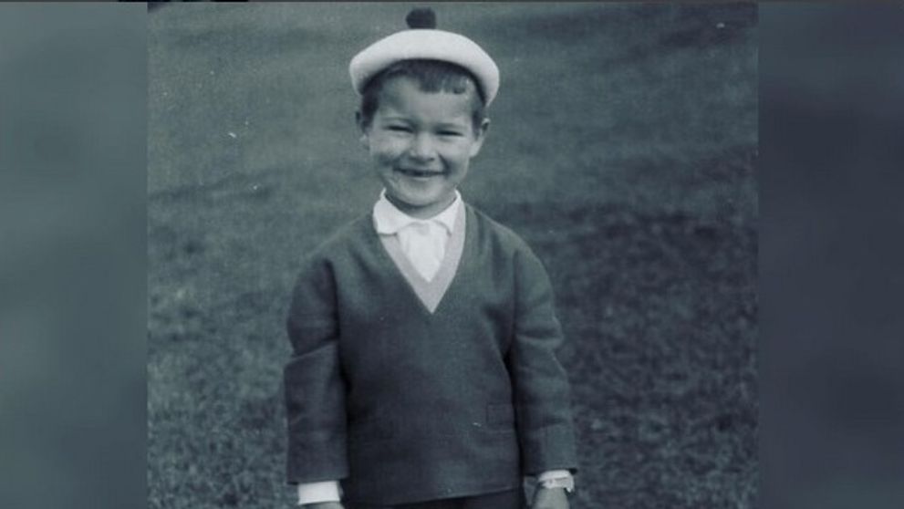 Spoznávate tohto huncúta? Dnes je z neho rocková legenda!