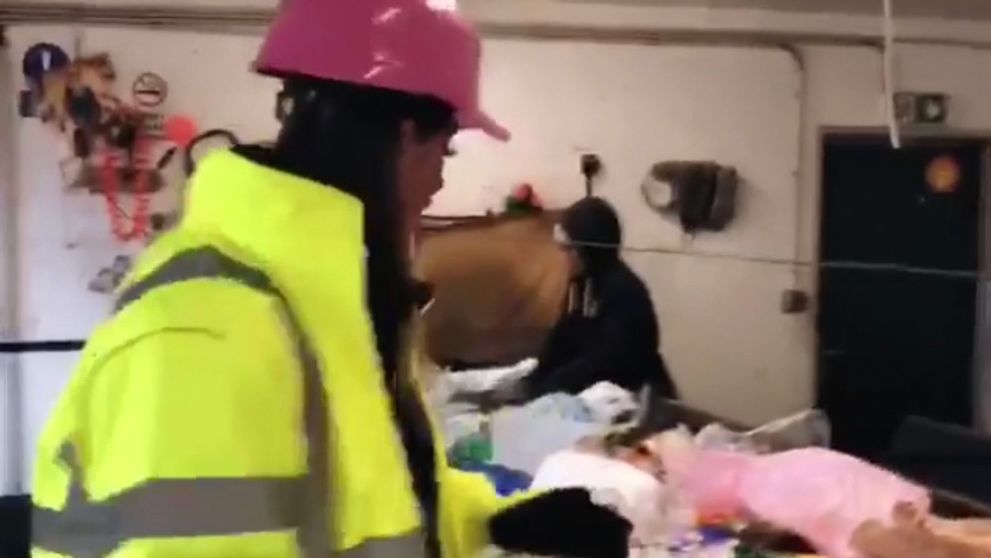Zuzane Plačkovej robota nesmrdí. Hrabala sa v odpadkoch Bratislavčanov