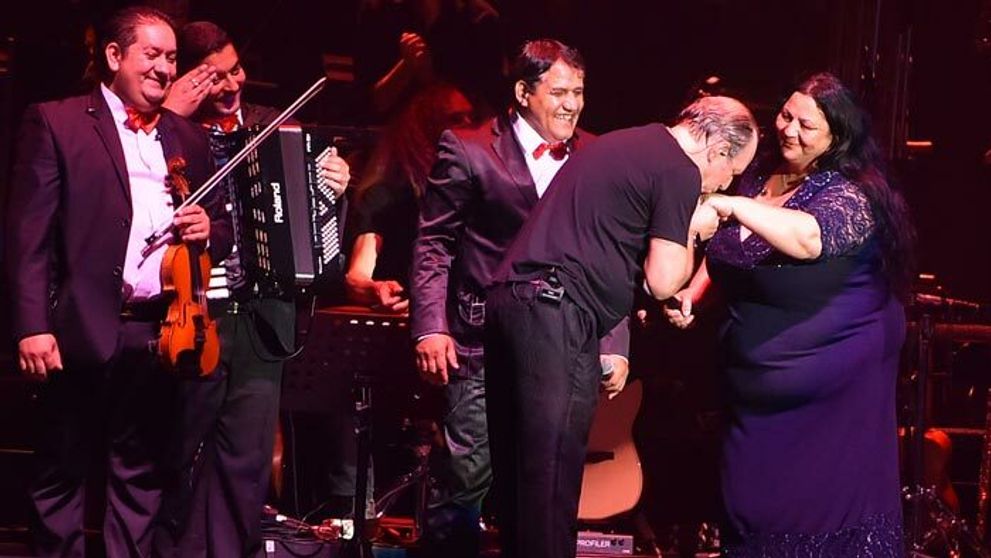 Neuveriteľný úspech rómskej kapely Sendreiovci! Na pódiu s hudobným géniom