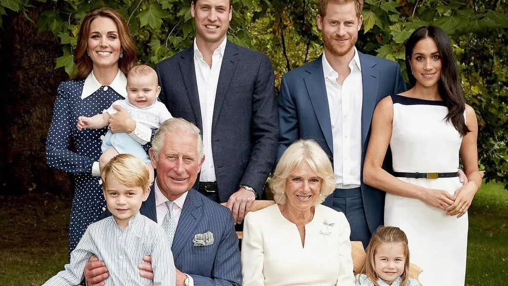 Kráľovská rodina zverejnila nové fotky. Meghan sa neudržala