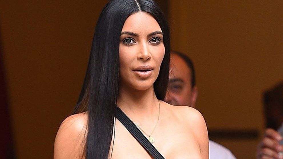 Kim Kardashian bude mať tretie dieťa, rodiť ale nebude. Poznáme pohlavie bábätka