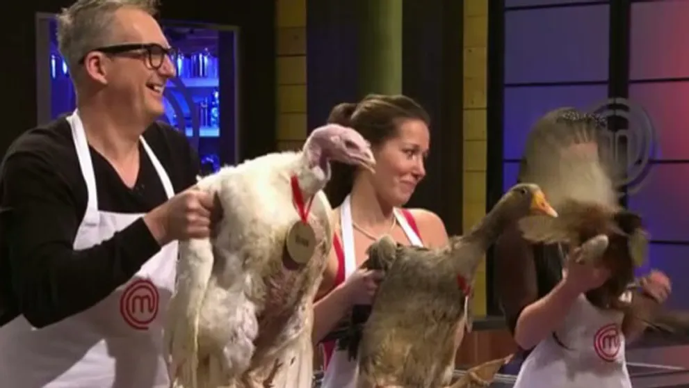 Zápas súťažiacej a živého zvieraťa priamo na pľaci šou MasterChef!