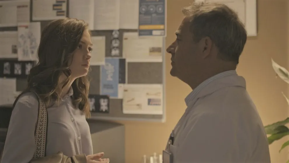 Adela a Andrej, nepozerajte sa. Karolína a Valent sa neudržali