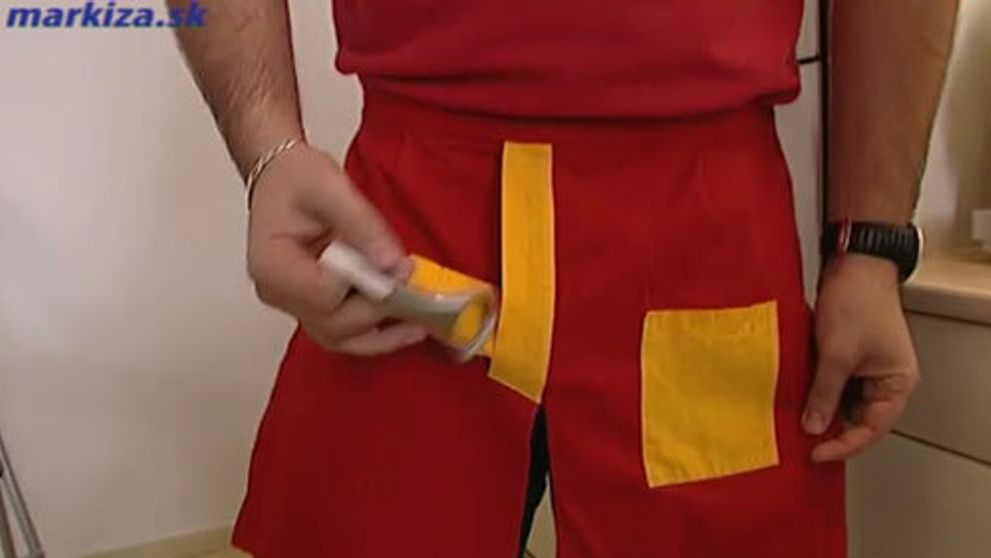 Čo vytiahne z nohavíc?