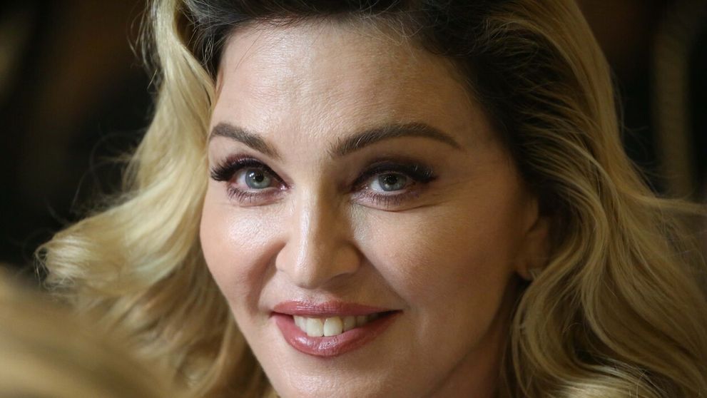 Madonna stále vie šokovať: Fanúšikom vystavila na obdiv holé prsia!