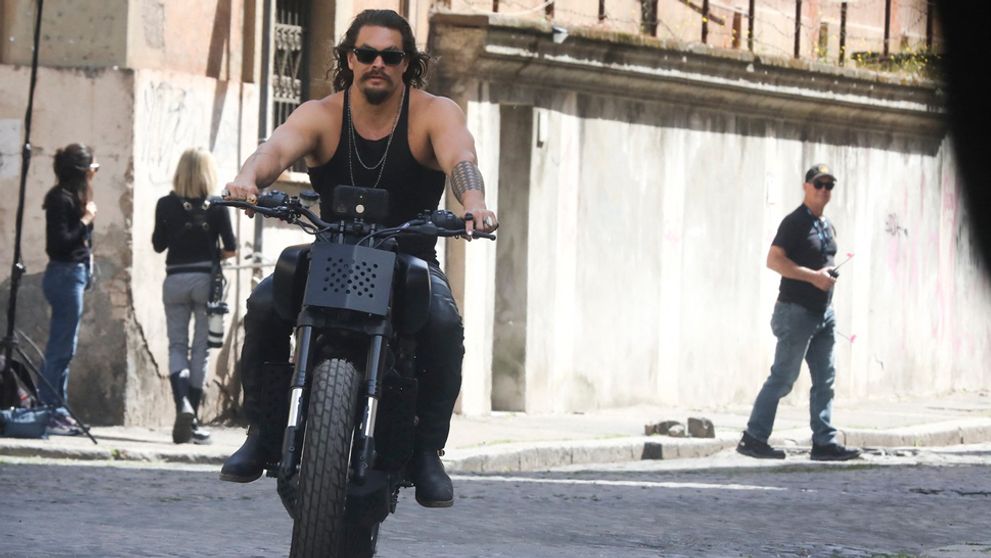 VIDEO: Hrozivá nehoda filmového Aquamana, čelná zrážka s motocyklistom