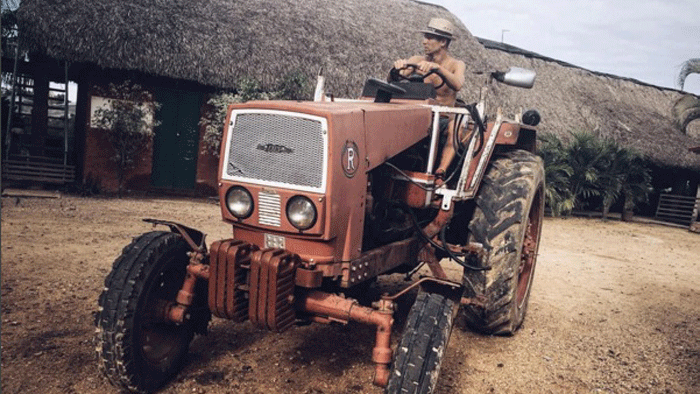 Majk Spirit v Hornej Dolnej? Preboha, veď to je Bystrov traktor!