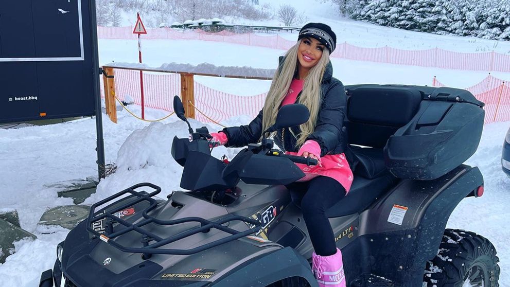 Bývalá farmárka si dopriala nové prsia: Pozor, praskne vám sklo na monitore!