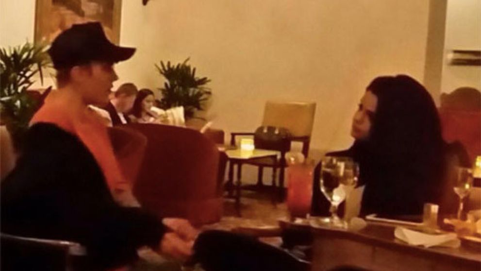 Bieber opäť prichytený so Selenou. Pozrite si jeho romantické gesto
