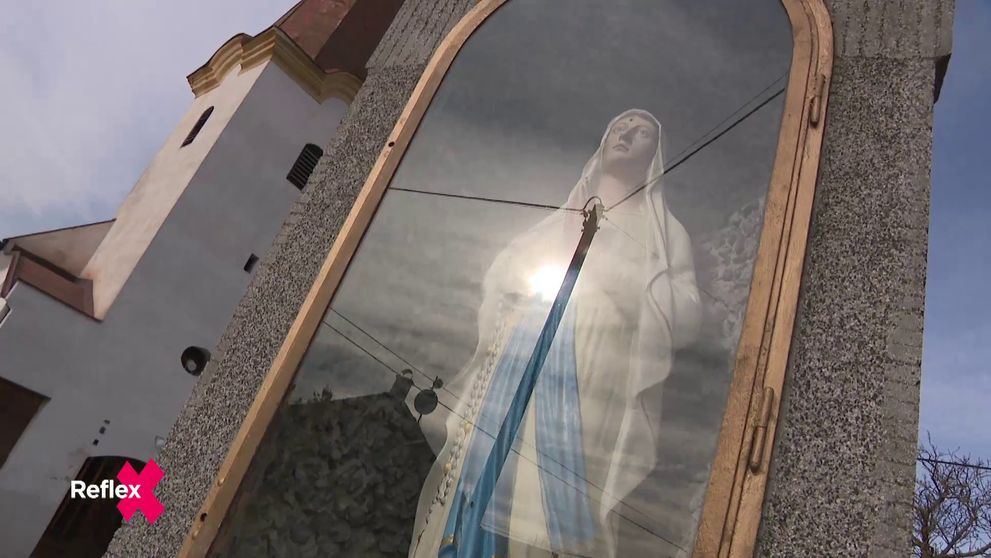 Verí v Boha, no v cirkvi už byť nechce