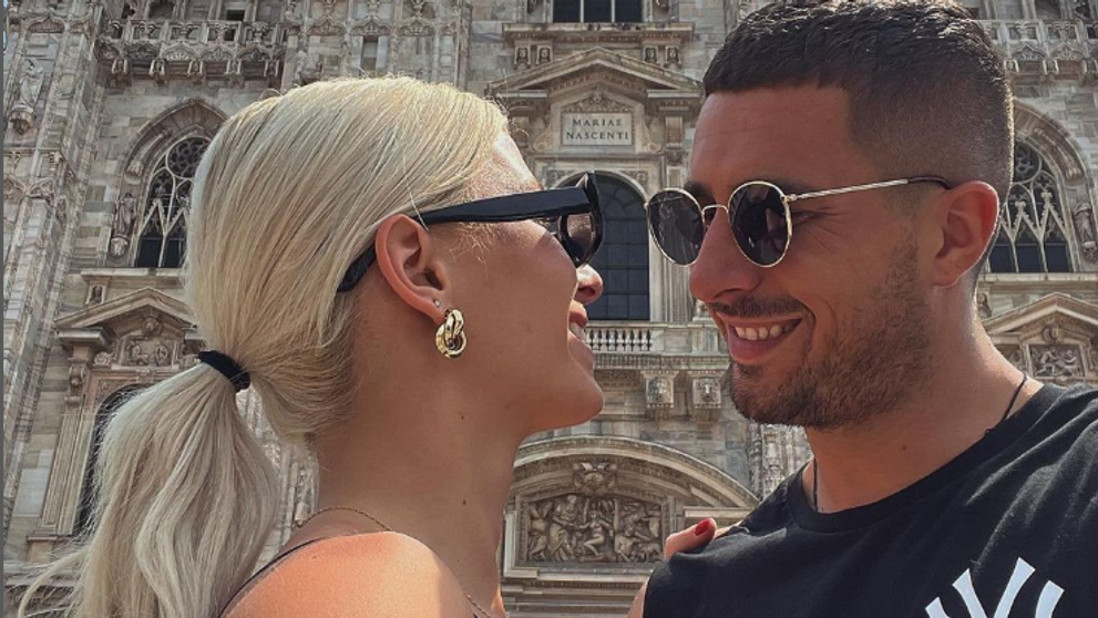 Víťazi prvej série šou Love Island sa vzali! Pozrite na mladomanželov