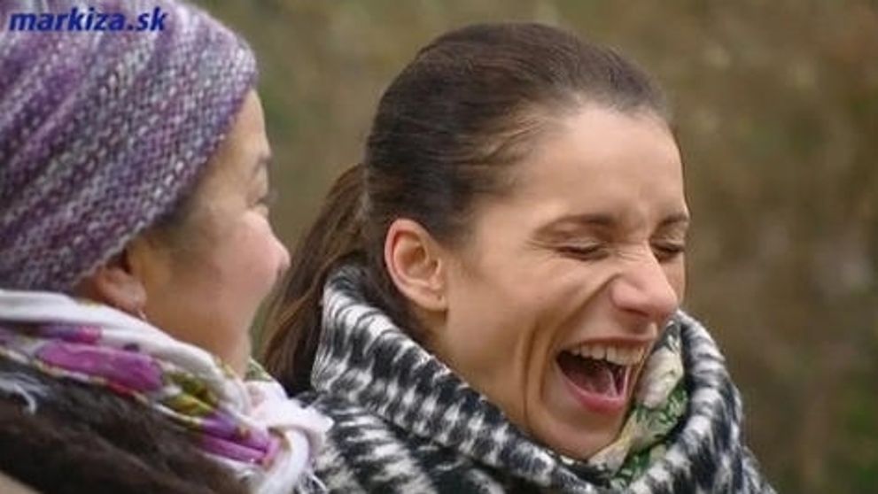 Pred kamerou dráma, za kamerou hurónsky smiech!