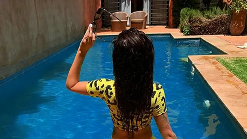 Zuzana Plačková a jej zväčšený zadok v plnej kráse. Prvá foto v tango bikinách