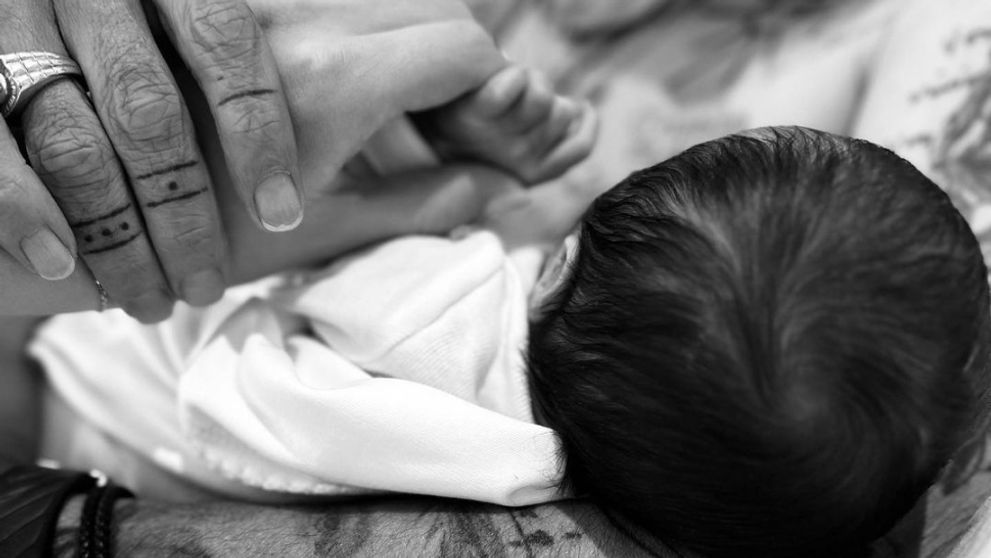 Kráľ latino hudby prekvapil fanúšikov. Je z neho otec!