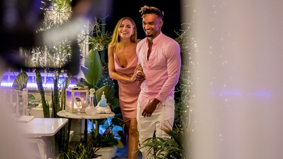 Nathan a Tess: Rande a horúca noc v hniezdočku lásky