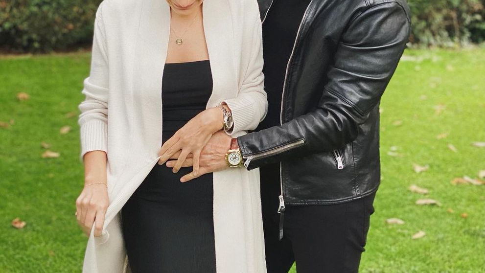 Seriálový krásavec bude dvojnásobným otcom: S manželkou odhalili krásnu správu