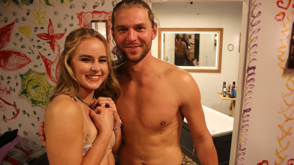 Xénia a Lukáš skončili spolu v posteli! Je finalista Farmy pod papučou?