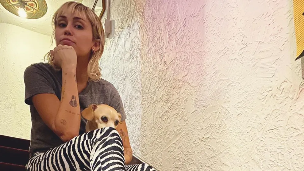 Miley Cyrus museli operovať. Výsledok je úžasný