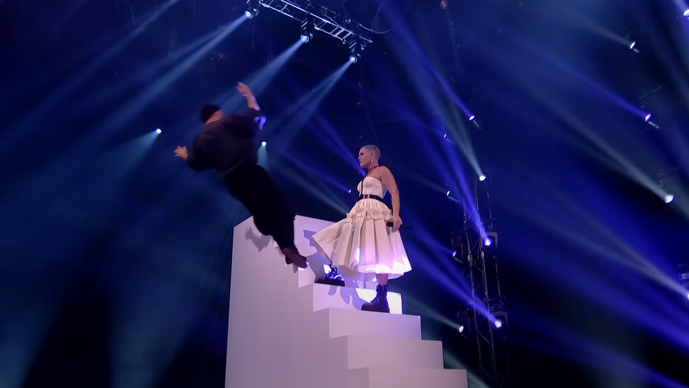 Ústa dokorán: Pri tanečníkovi po boku Pink budete zadržiavať dych