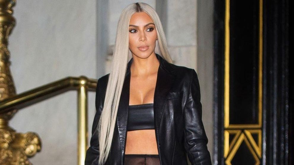 Vulgárna Kim Kardashian. Tento outfit je vrchol nevkusu