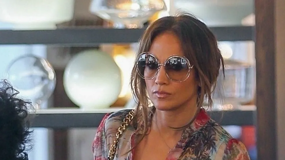 Bude svadba desaťročia? JLo nosí na ruke obrovský šuter
