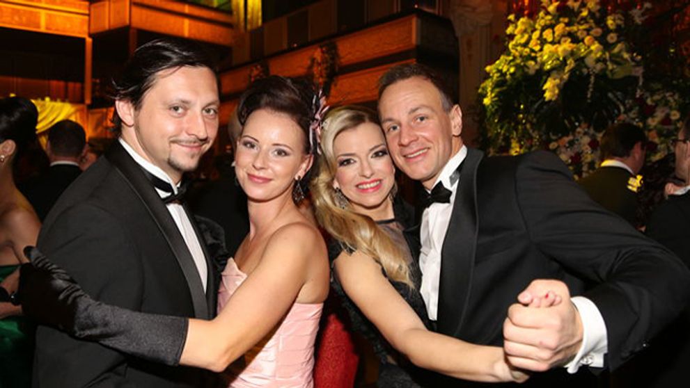 Nakuknite s nami do zákulisia Plesu v opere 2013!