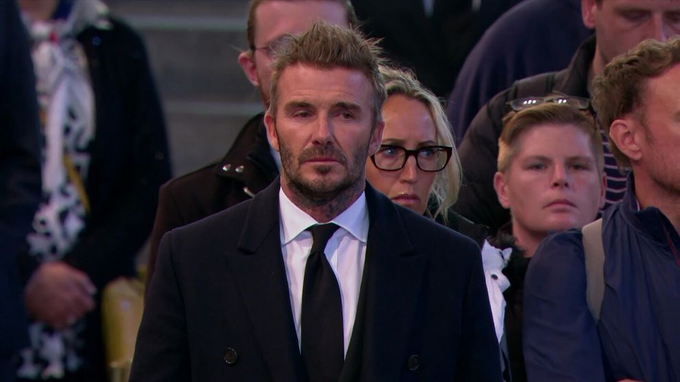 Naživo z Londýna: David Beckham stál 12 hodín v rade ku kráľovnej spolu s ostatnými