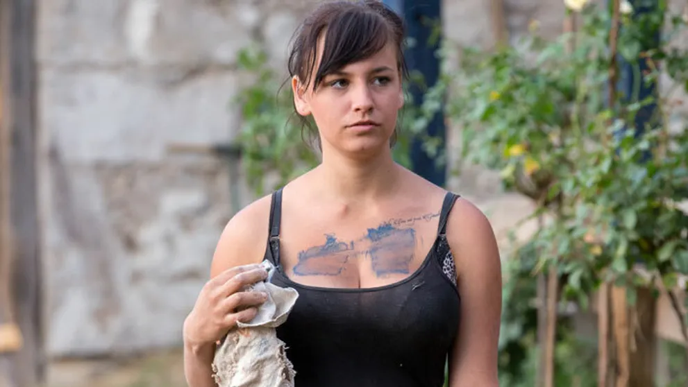 Natieranie trámov na Farme sa zvrhlo na bodypainting!