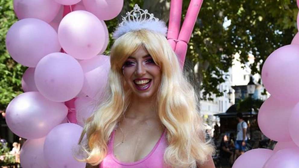 Alex Wortex riešila polícia. Nepredýchali jej nemravný kostým