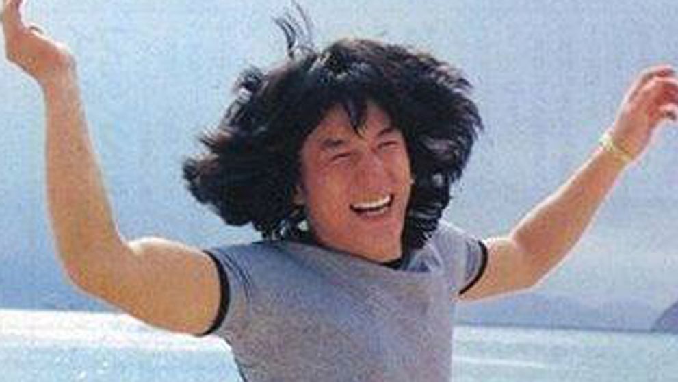 Akčný hrdina zverejnil foto z archívu. Spoznávate ho?