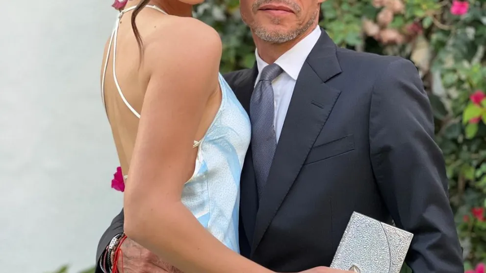 Po J Lo sa zasnúbil aj jej slávny ex. Nevesta ešte nebola na svete, keď mal 30