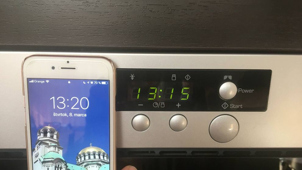 Hodiny na spotrebičoch Slovákov odrazu niekoľko minút meškajú. Dôvod je prekvapivý