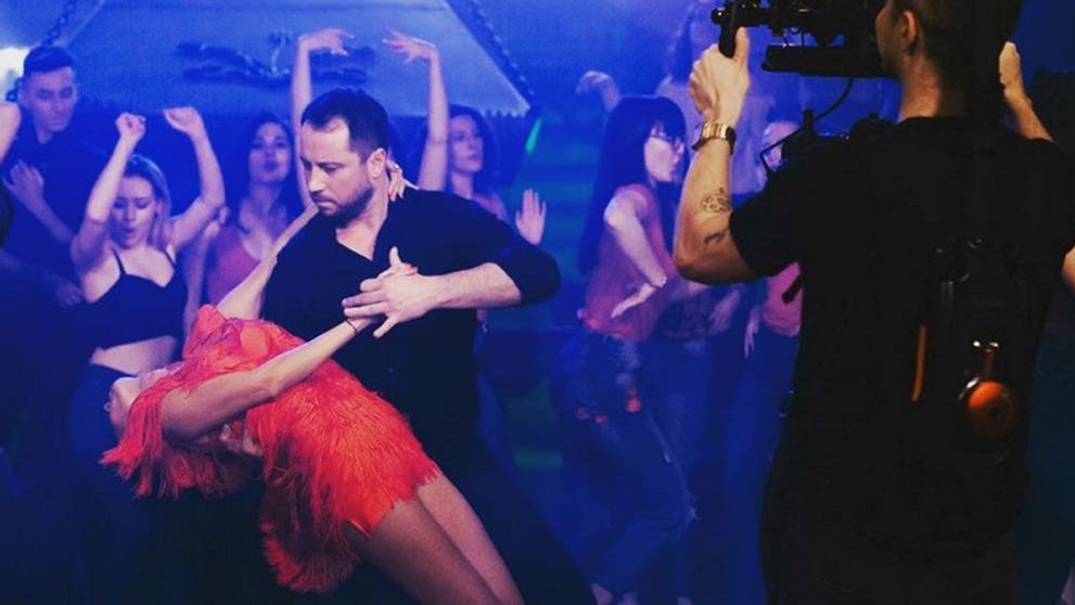 Nenechá vás sedieť! Známy tanečný hit dostal nový letný šat!