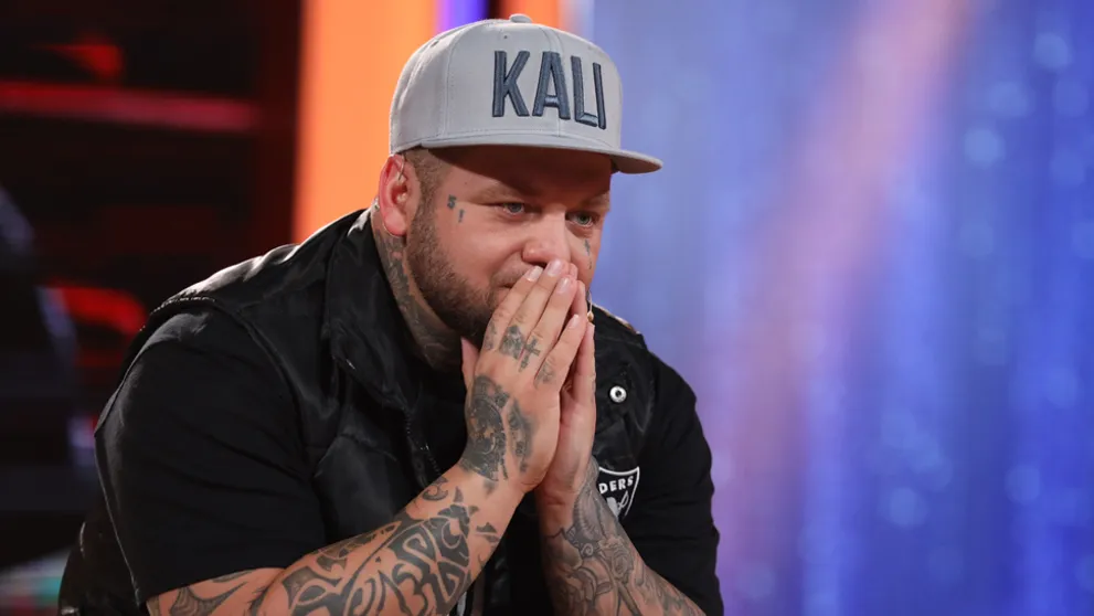 Šokovaný Kali skončil spútaný na stoličke: Musela zasahovať aj polícia!