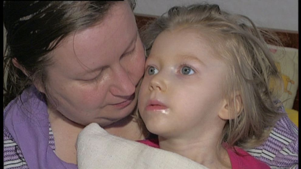 Alicka nevidí, nepočuje, nehovorí