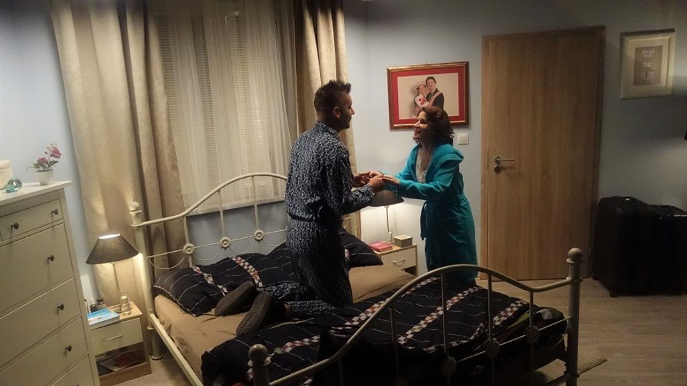 Manželia v seriáli, priatelia mimo kamier