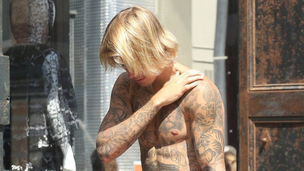 Justin Bieber so snúbenicou ronili slzy na múriku