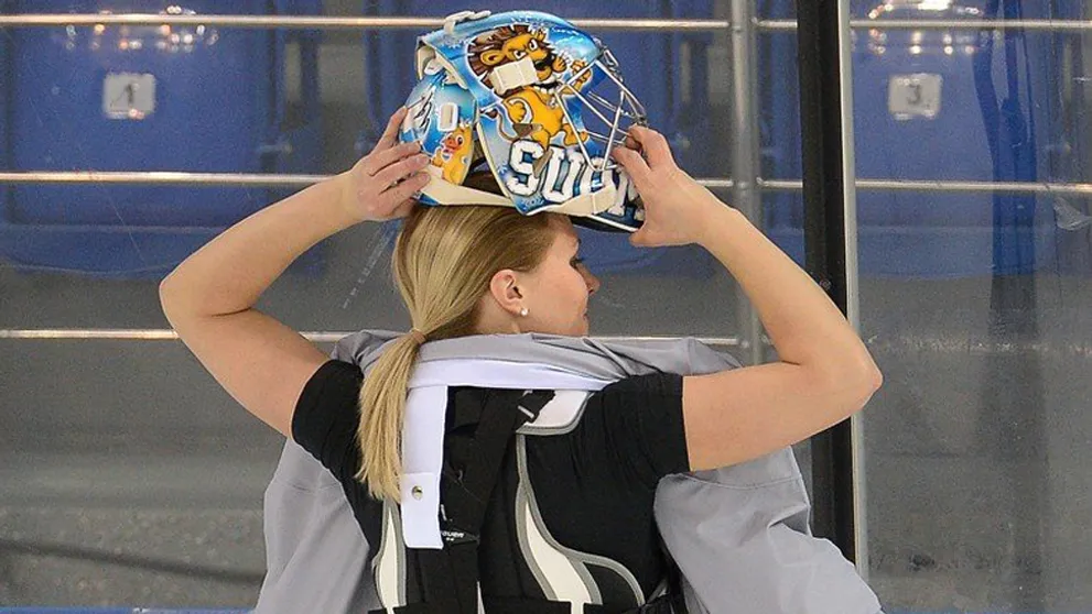 Hokej nie je len pre tvrdých chlapov: Aj sexi krásky to vedia poriadne roztočiť!
