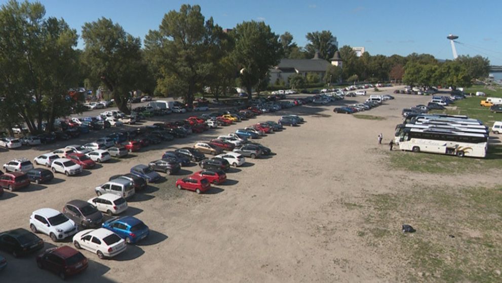 Na pravom brehu Dunaja sa skončí divoké parkovanie zadarmo