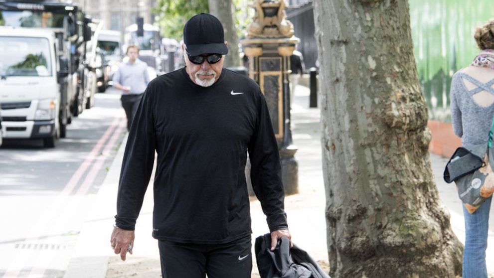 O problémoch hovoril už začiatkom roka. Legendárneho speváka museli operovať